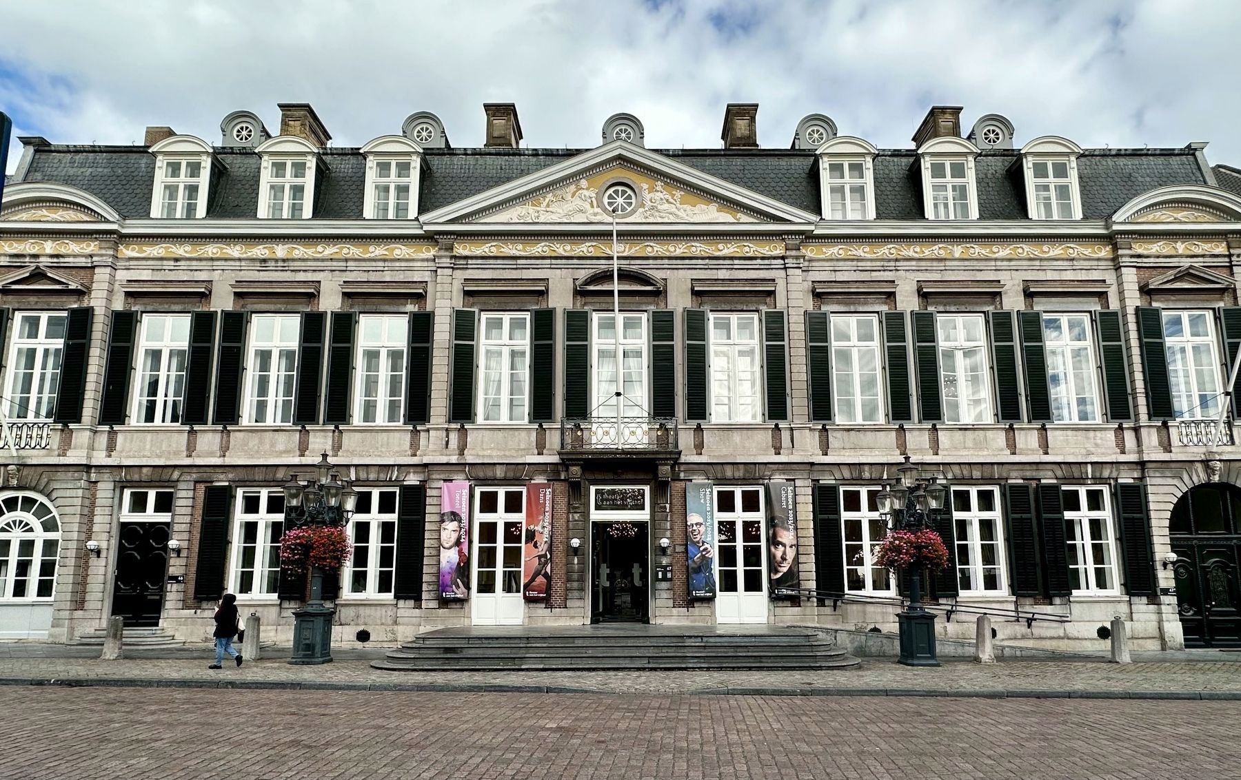 Generaalshuis / Generals House - wide view image. Click for full size.