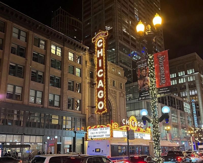 Chicago Theatre at nighttime image. Click for full size.