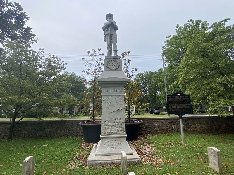 Confederate Soldier Memorial image. Click for full size.