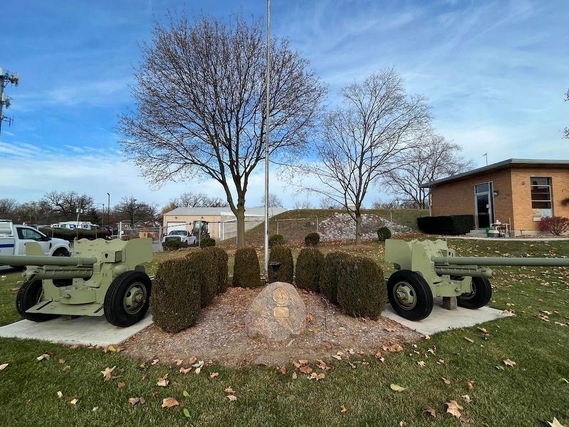 Veterans Memorial (Lyons, Ill.) image. Click for full size.