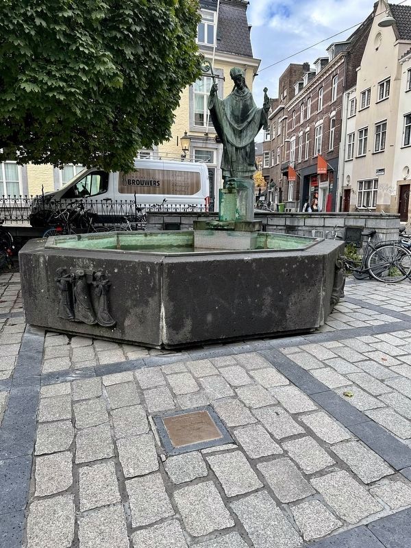 Sint Servaasfontein / Fountain of Saint Servatius and Marker image. Click for full size.