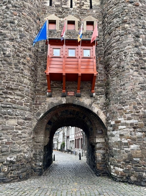 Helpoort / Hell Gate Marker - wide view image. Click for full size.