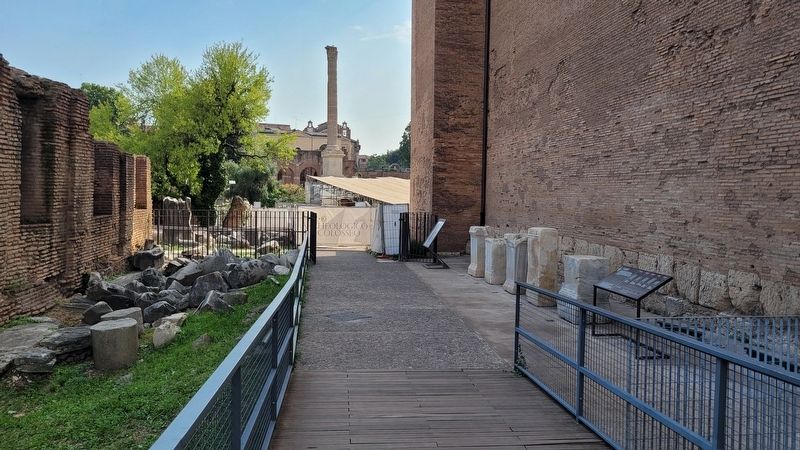 The view of the Basi Marmoree / Marble Bases Marker along the pathway image. Click for full size.