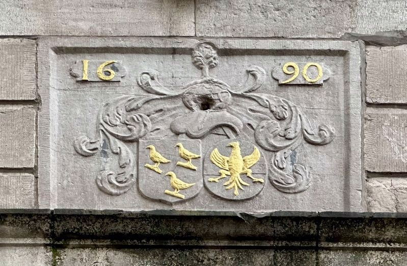 Facade stone image. Click for full size.