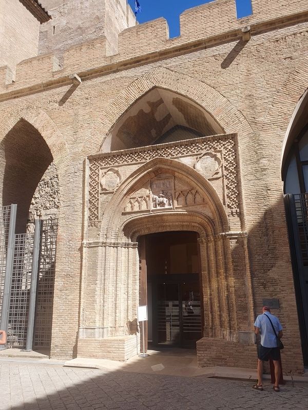 La Aljafera Moorish Arch image. Click for full size.