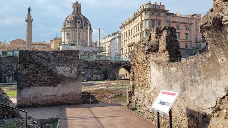 The Marker looking northwest towards Trajans Column image. Click for full size.