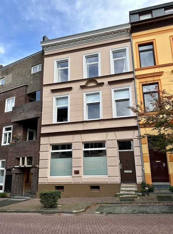 Voormalig Gemeentehuis / Former Town Hall and Marker. Click for full size. Voormalig Gemeentehuis / Former Town Hall and Marker image. Click for full size.