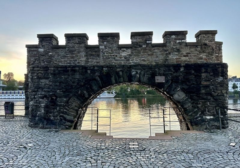Waterpoortje / Water Gate and Marker image. Click for full size.