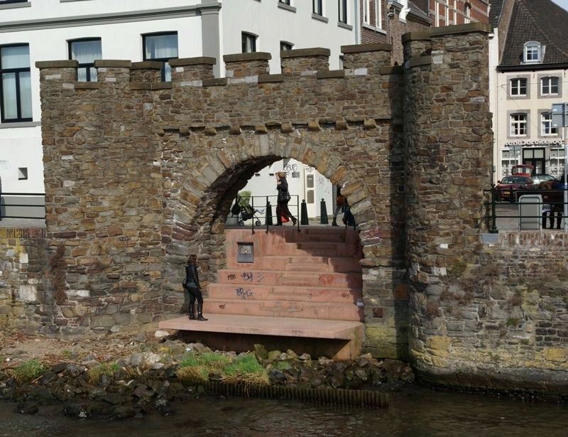 Waterpoortje / Water Gate - as seen from the river image. Click for full size.