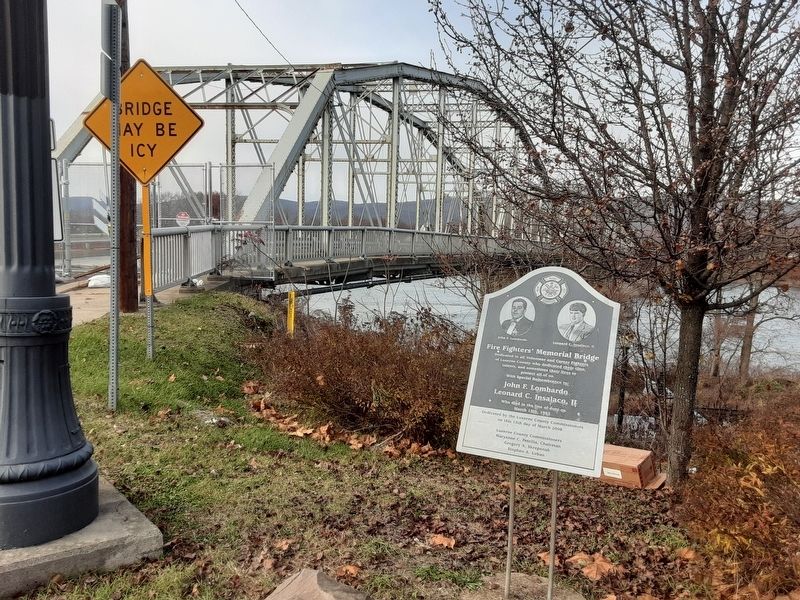 Fire Fighters' Memorial Bridge and Marker image. Click for full size.