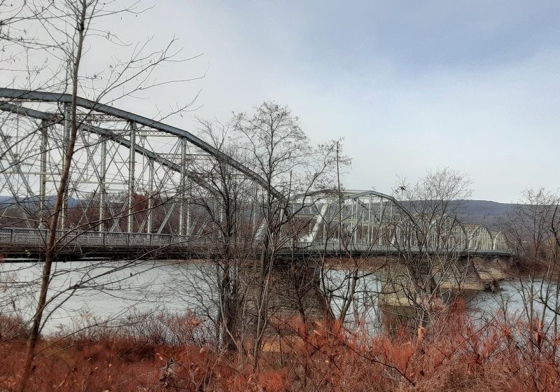 Fire Fighters' Memorial Bridge image. Click for full size.