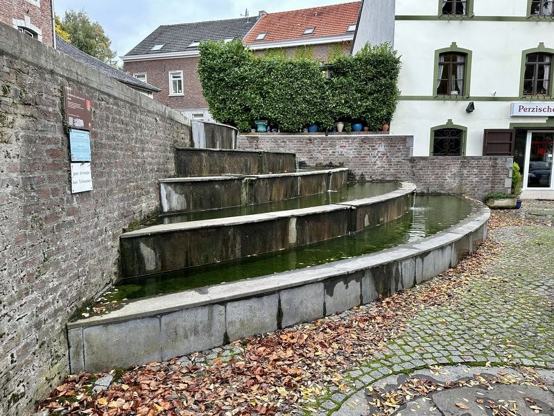 De Gau Marker - wide view image. Click for full size.