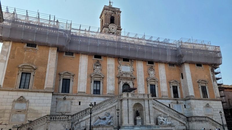 The marker is located to the left side of the Capitoline Hill Museum building image. Click for full size.