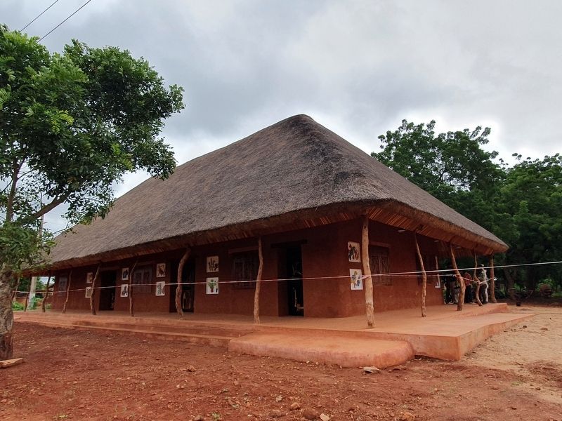 A traditional building near the IFAN site and Marker image. Click for full size.