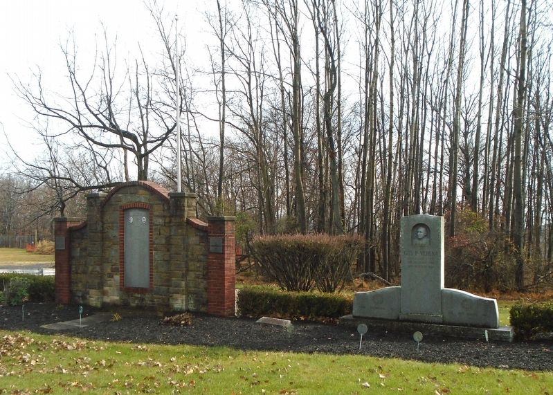 World Wars Memorial image. Click for full size.