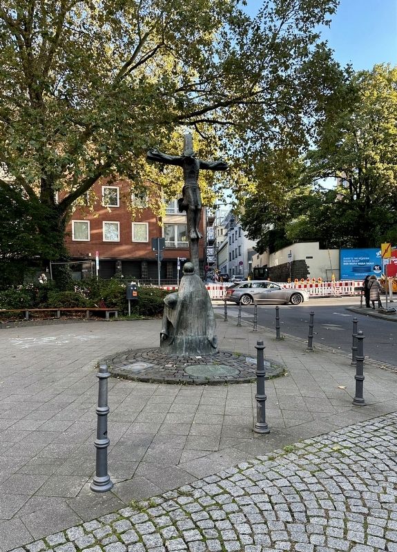 Kreuzigungsgruppe / Crucifixion Tableau Marker - wide view image. Click for full size.