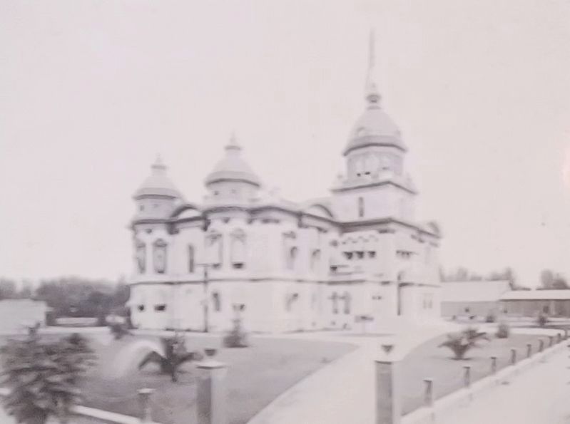 Marker detail: Kern County Courthouse image. Click for full size.