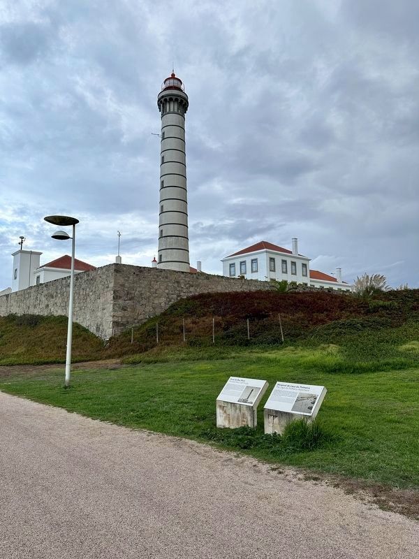 Farol da Boa Nova / The Boa Nova Lighthouse Marker - wide view image. Click for full size.