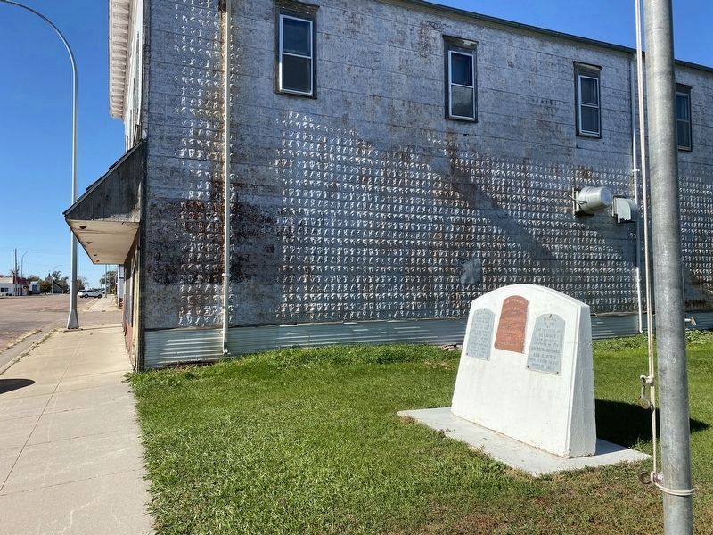 Delmont World War Memorial, from the east image. Click for full size.