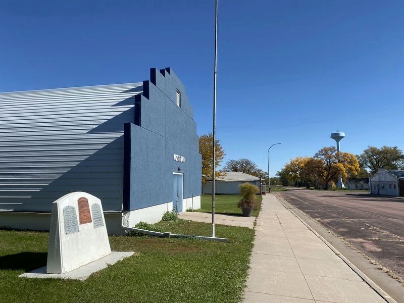 Delmont World War Memorial, from the west image. Click for full size.