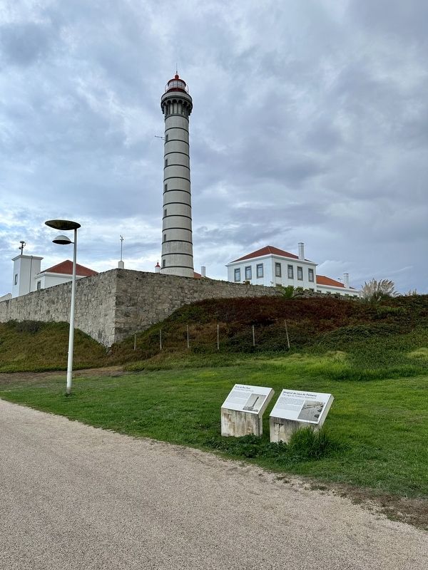 Marginal de Leça da Palmeira / The Leça da Palmeira Waterfront Marker - wide view. Click for full size. Marginal de Leça da Palmeira / The Leça da Palmeira Waterfront Marker - wide view image. Click for full size.