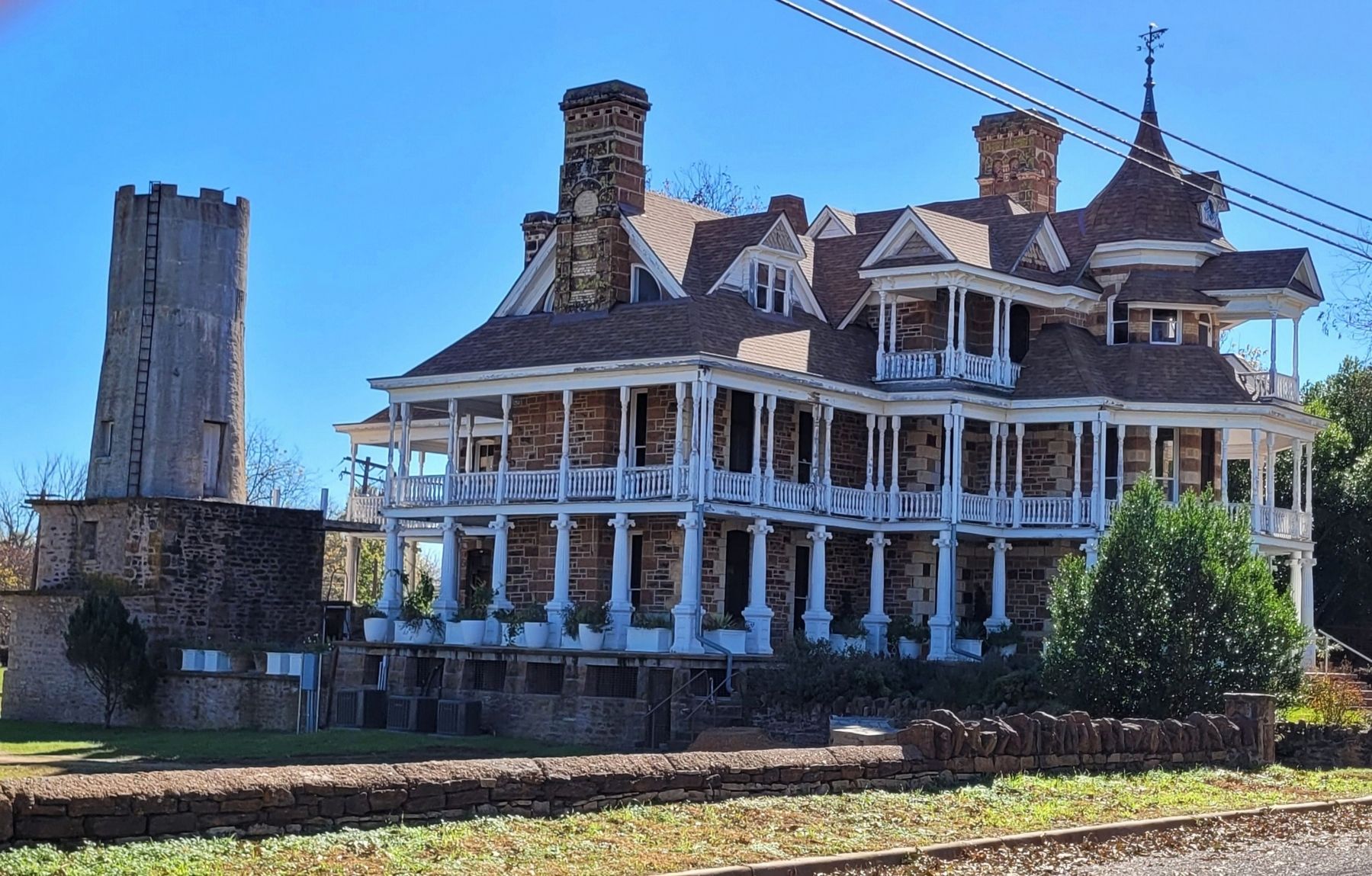 The view of the north side of the Seaquist Home image. Click for full size.