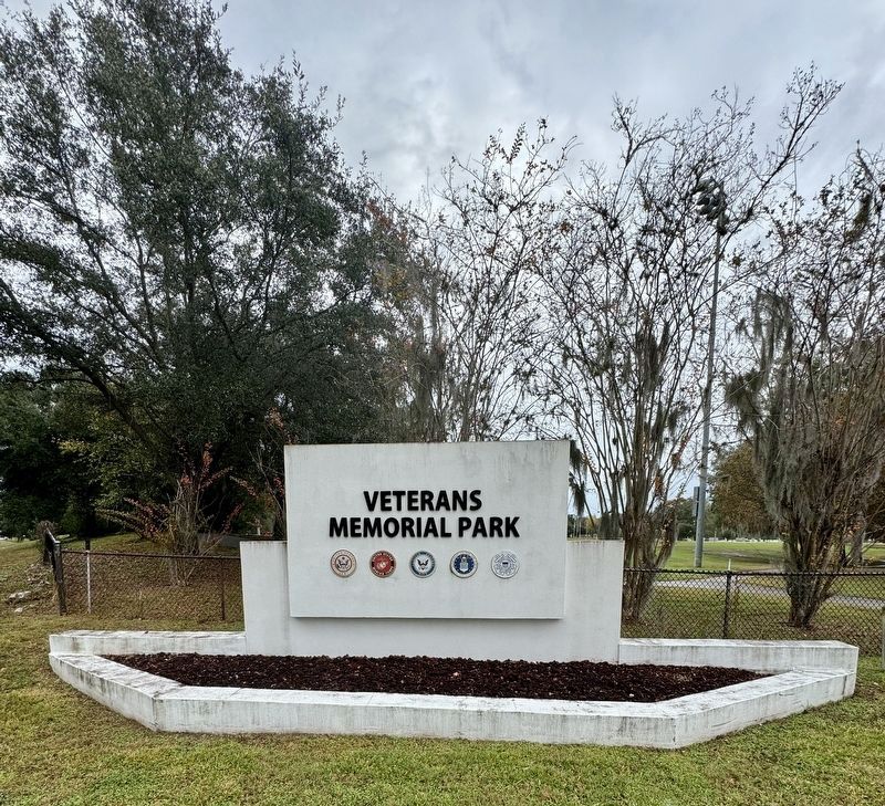 Veterans Memorial Park Sign image. Click for full size.