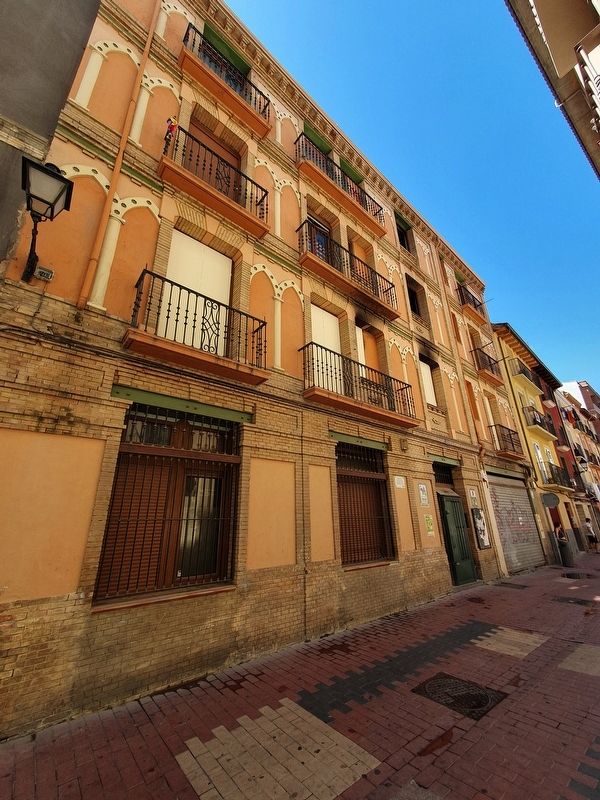 Calle Ramón Pignatelli, 43 and Marker. Click for full size. Calle Ramón Pignatelli, 43 and Marker image. Click for full size.