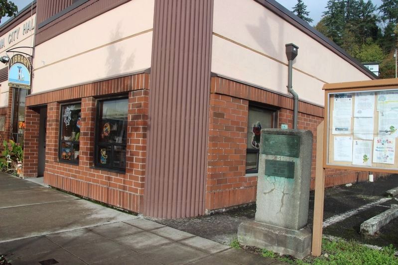Oregon Trail 1844 Marker (before restoration) at the Kalama City Hall and library. image. Click for full size.