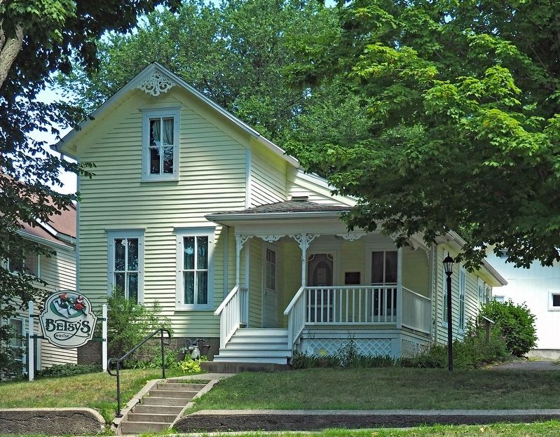 Childhood Home of Maud Hart Lovelace, with marker on the porch image. Click for full size.