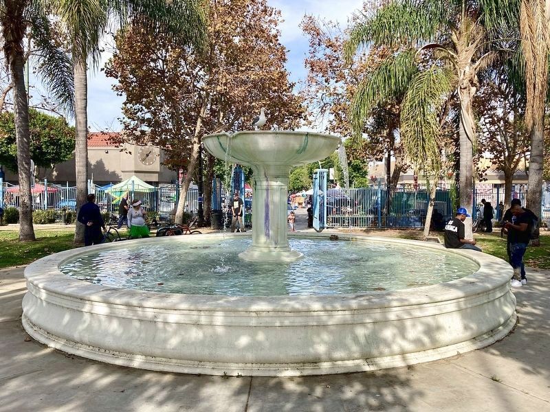 Leimert Plaza Park Fountain image. Click for full size.