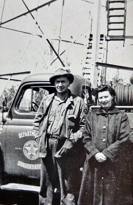 Marker detail: Art and Bea Savage image. Click for full size.