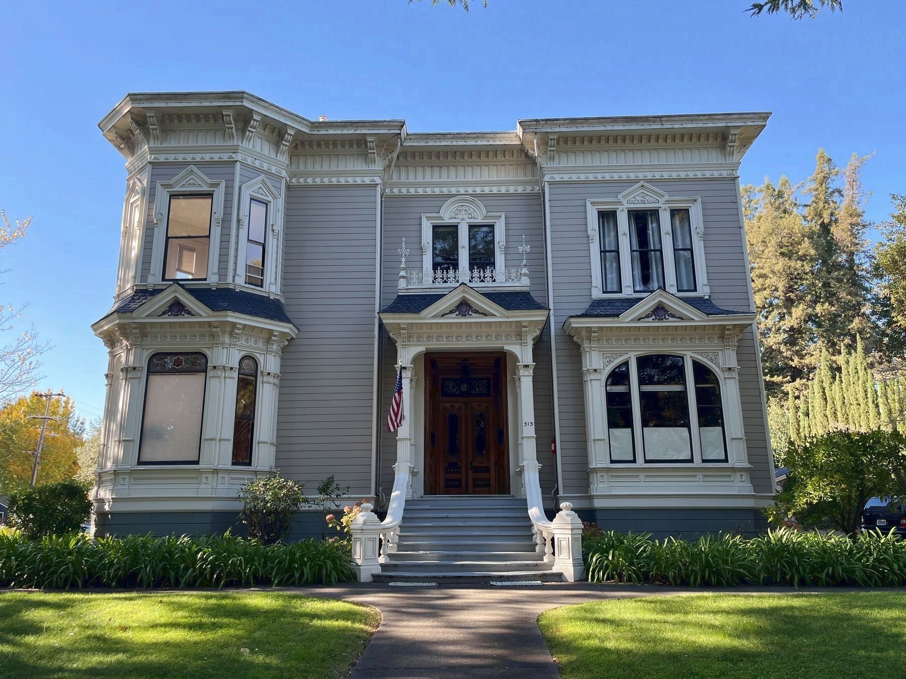 Holden Mansion image. Click for full size.