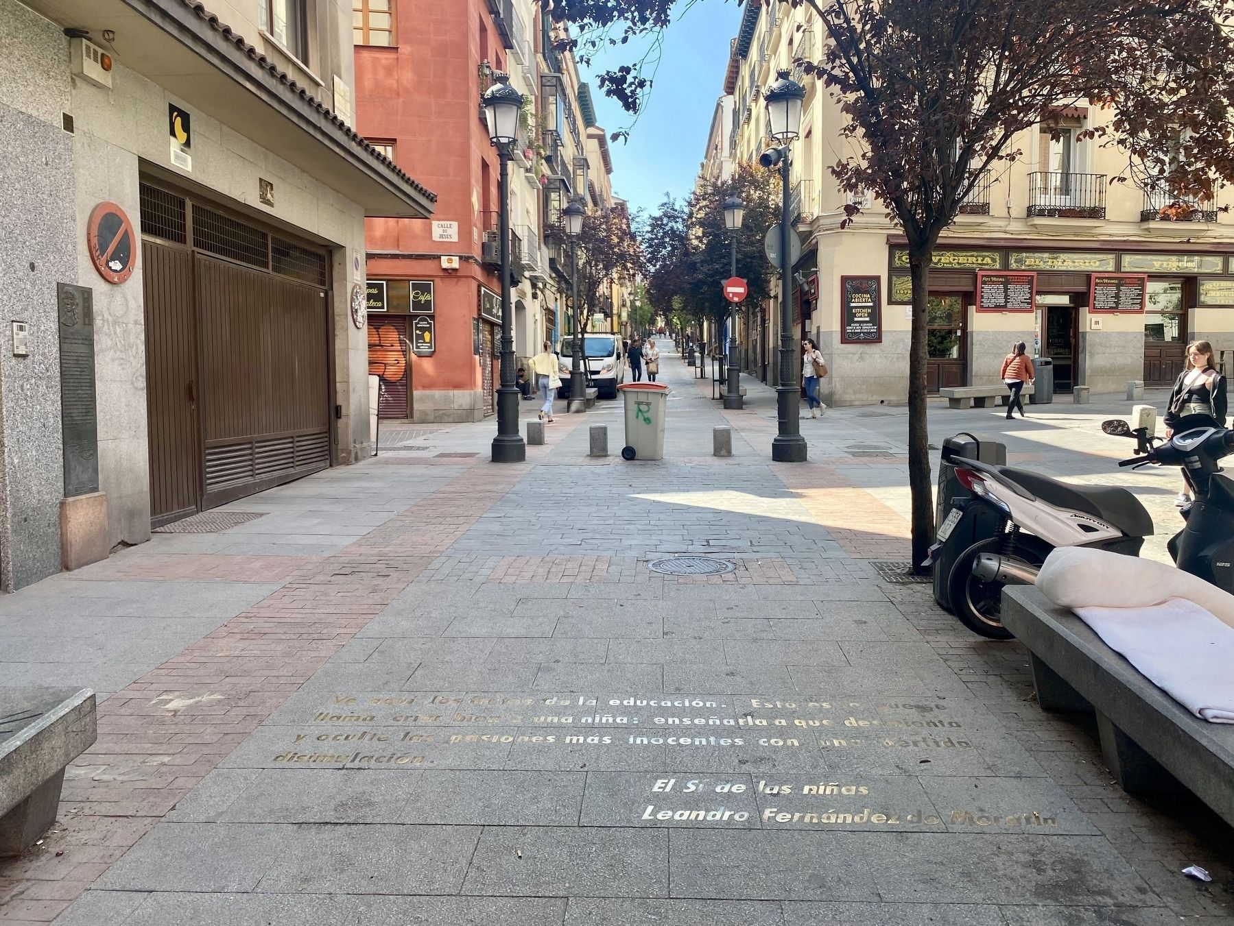 Leandro Fern�ndez de Morat�n Marker - wide view image. Click for full size.