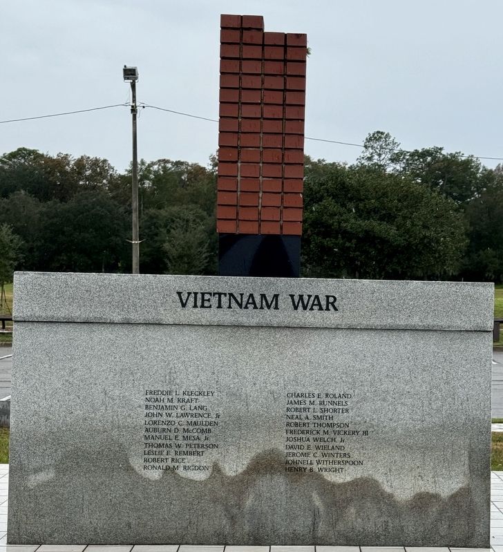 Vietnam War Memorial(<i> reverse</i>) image. Click for full size.