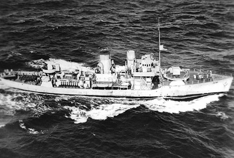 H.M.C.S. Oakville, 1942 image. Click for full size.
