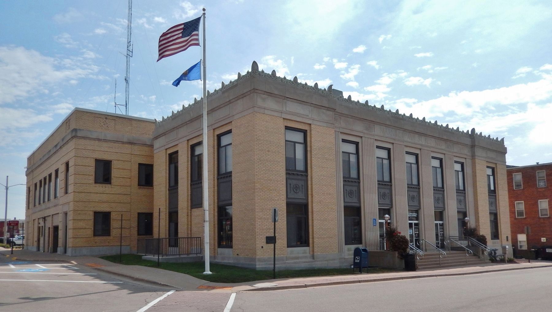 Civic Memorial Building - Platteville Municipal Hall (<i>northwest elevation</i>) image. Click for full size.