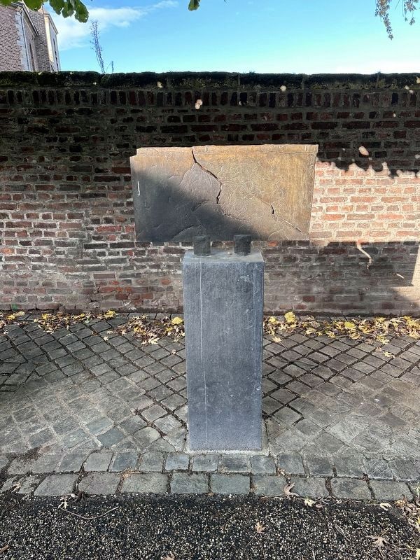 Eijsden - Gronsveld Holocaust Memorial - decorative side and plinth image. Click for full size.