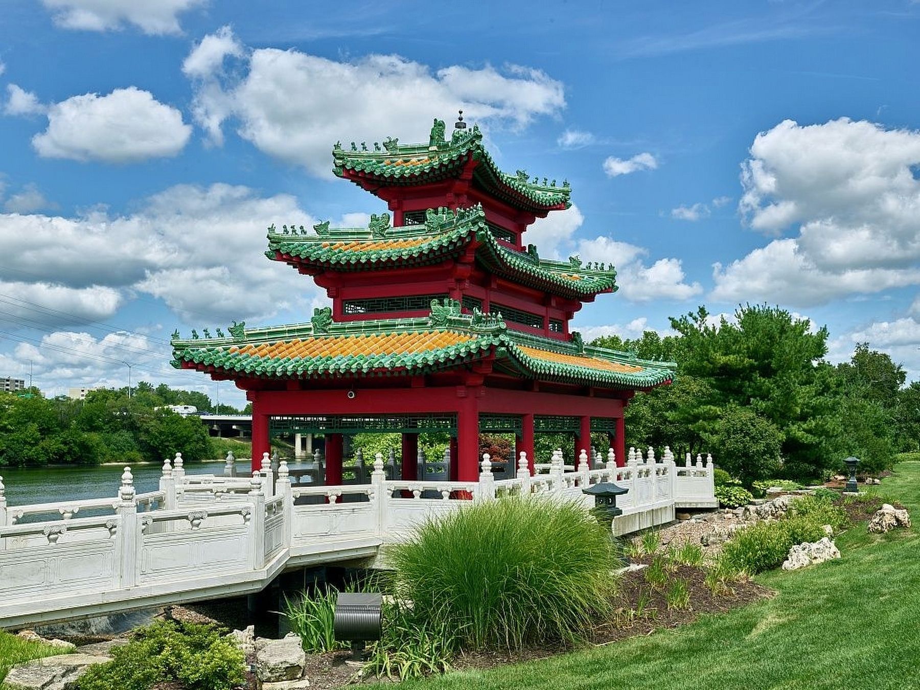 Pagoda at the Robert D. Ray Asian Gardens image. Click for full size.