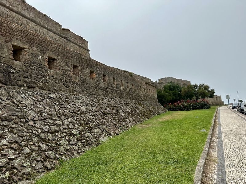 Fortress wall along Esplanada do Castelo, looking north image. Click for full size.