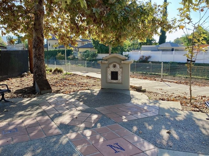 Compass Tree Park and Marker image. Click for full size.