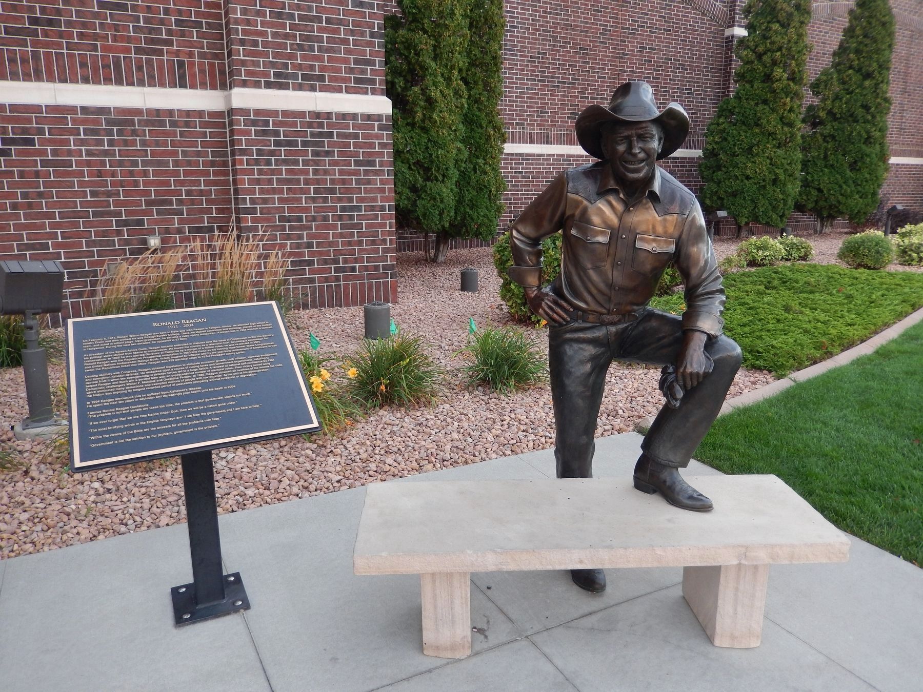 Ronald Reagan Marker & Sculpture image. Click for full size.
