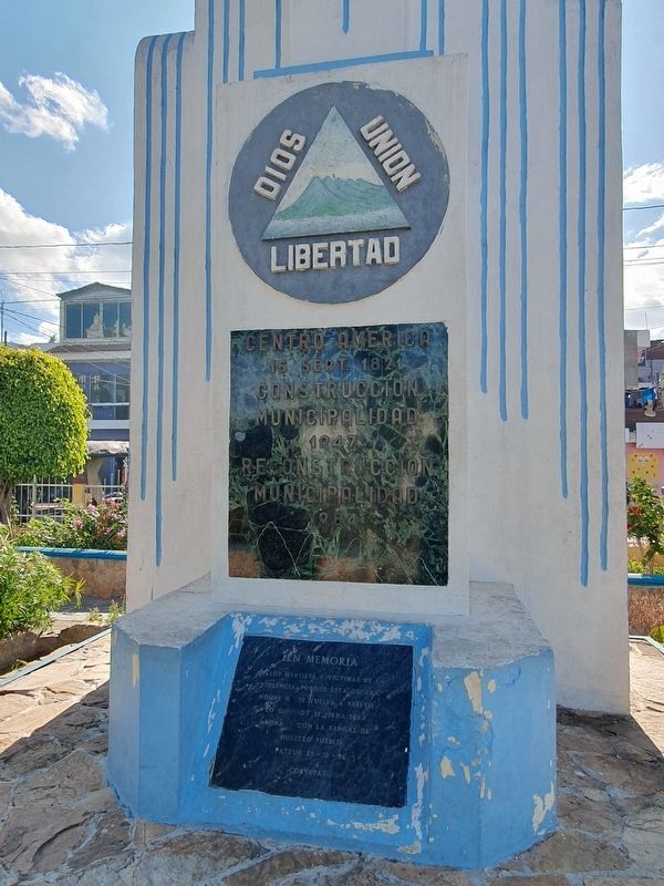 Patzn Victims Memorial and original Central American Independence Tablet image. Click for full size.