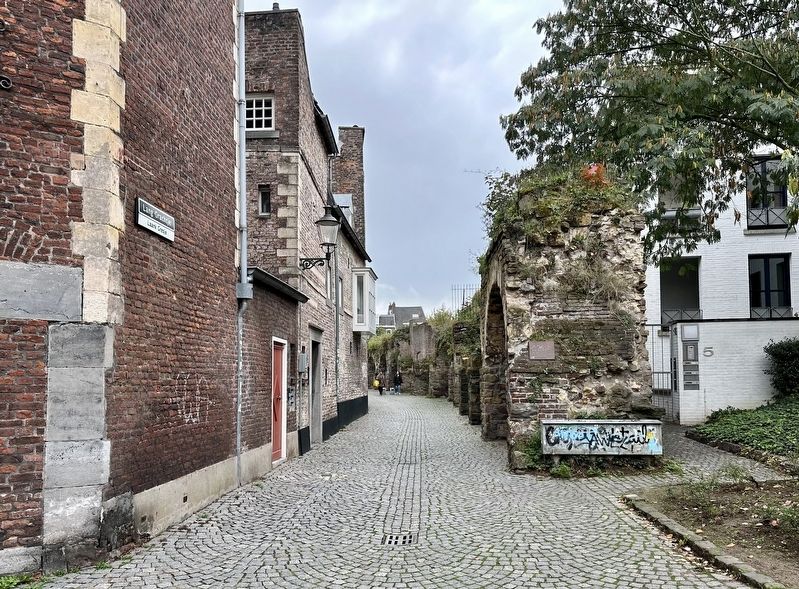Stadsommuring / City Walls Marker - wide view, looking south. Click for full size. Stadsommuring / City Walls Marker - wide view, looking south image. Click for full size.