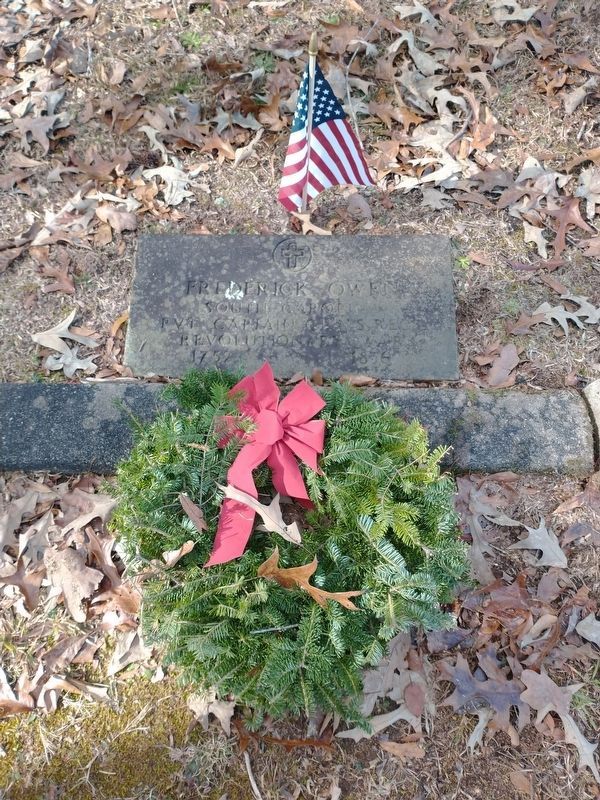 Gravesite of Fredrick Owen, Revolutionary War Veteran image. Click for full size.