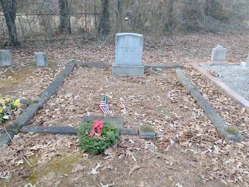 Gravesite of Fredrick Owen, Revolutionary War Veteran image. Click for full size.