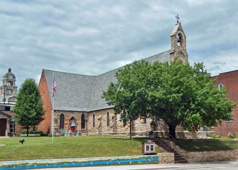 Trinity Episcopal Church (<i>southwest elevation</i>) image. Click for full size.