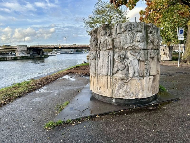 Wilhelminabrug Beeldhouwwerken / Wilhelmina Bridge Sculptures I Marker - wide view. Click for full size. Wilhelminabrug Beeldhouwwerken / Wilhelmina Bridge Sculptures I Marker - wide view image. Click for full size.