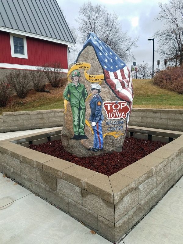 Women's Service Memorial image. Click for full size.