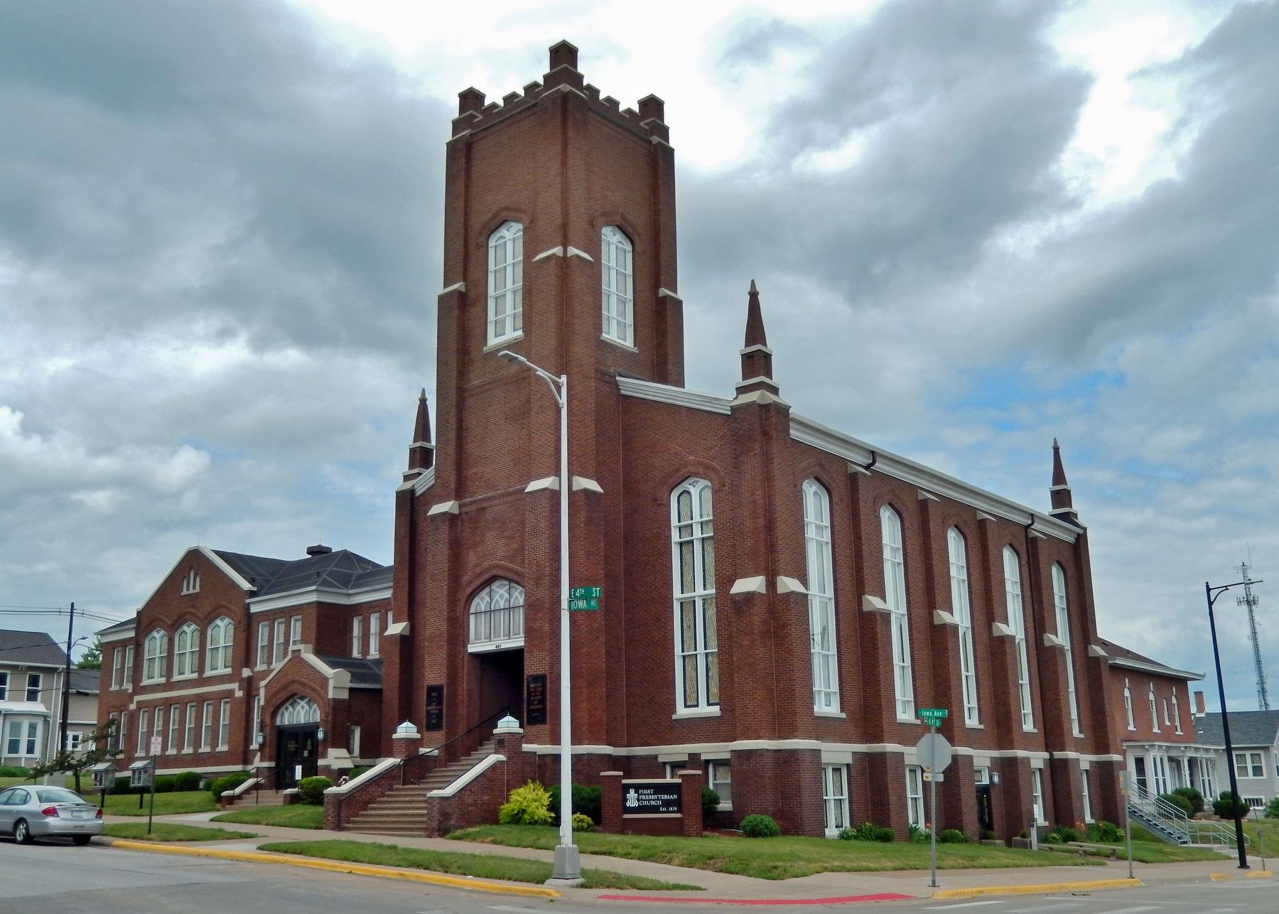 First Presbyterian Church (<i>southwest elevation</i>) image. Click for full size.